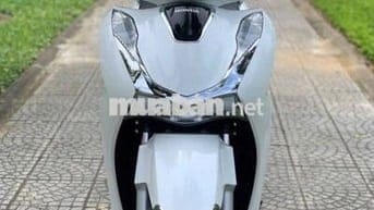 SH 2025 200km như mới có trả góp trao đổi