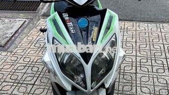 xe bán novo 4 135 cc. màu trắng đen