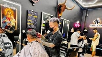 SANG BARBER TÓC NAM ĐANG HOẠT ĐỘNG KHÁCH QUEN CÓ SẴN TẠI BẠCH MAI