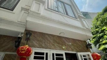 Võng Thị THỤY KHUÊ_ 35m²_ Căn góc 2 mặt thoáng_ 50m ra mặt Hồ Tây !