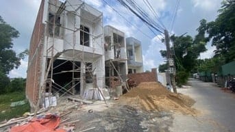 BÁN NHÀ 1T/1L MỚI 100% MẶT TIỀN ĐƯỜNG NHỰA KINH DOANH