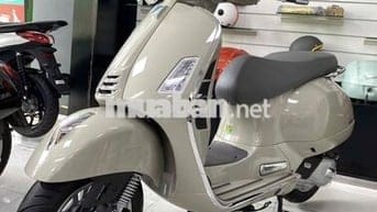 Vespa GTS Classic màu Beige nhiều quà tặng hấp dẫn