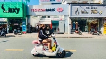 Bán gâp MT Ngô Quyền Quận 5 DT 5,2m x 17m HĐ Thuê 100 triệu giá 25 tỷ