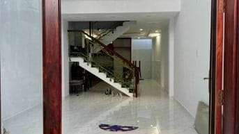 Bán gấp MT Lạc Long Quân đoạn đẹp Quận 11, 4x12.5, 3 tầng, 16.5 tỷ TL 