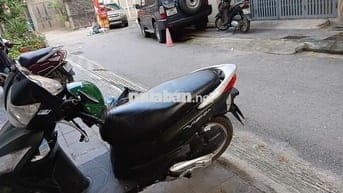 Xe chính chủ đăng ký từ mới 2013. Màu đen, đã dán