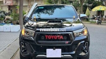 Toyota Hilux 2.8L 4x4 2019 nhập Thái option 200 củ