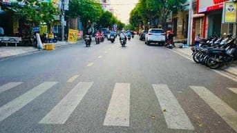 MẶT TIỀN BÀU CÁT- 120m2 ( 5.5x22m ) CẤP 4 TIỆN XÂY CHDV 7 TẦNG- 20 TỶ