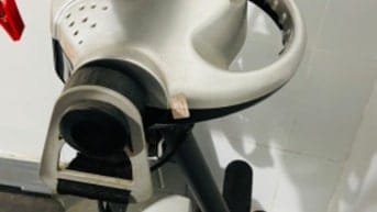Máy chạy bộ chương trình và có máy rung bụng