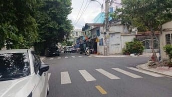 NHÀ ĐẸP 5 TẦNG VỊ TRÍ ĐẮC ĐỊA DT(4X18)GIÁ 12.5 TỶ 