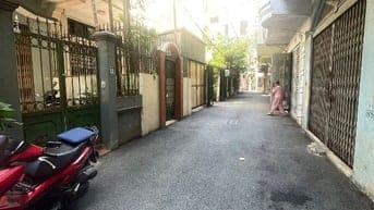 Phùng Chí Kiên, 2 mặt ngõ, 72m2, Ô tô tránh trước nhà, vào nhà