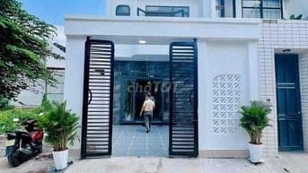 CẦN BÁN NHANH NHÀ NGAY CHỢ BÌNH CHÁNH, DIỆN TÍCH 100M2,  DỌN VÀO Ở NGA