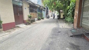 Hẻm nhựa 6m Lạc Long Quân 52m2 nhà 2 tầng chỉ 5.4 tỷ