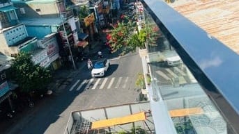 Mặt tiền Lạc Long Quân. Dt 4x16m 5 tầng mới