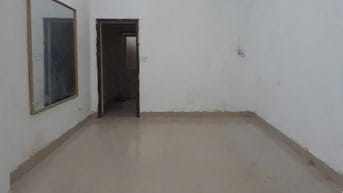Cho thuê nhà 3 tầng, 3 mặt thoáng, cách đường Cầu Giấy 70m