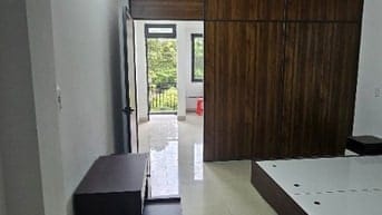 PHÒNG TRỌ CÓ CHỔ ĐẬU Ô TÔ, MẶT TIỀN, CỬA SỔ, BAN CÔNG ĐẦY ĐỦ