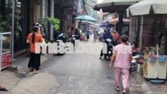 Cần cho thuê căn nhà 3 tầng đầu ngõ phố Kim Hoa