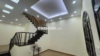Nhà riêng ngõ phố lê thanh nghị giải phóng dt70m2x3t giá 19tr