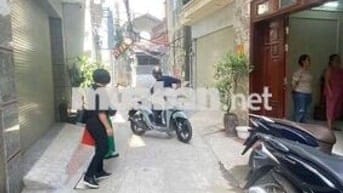 BÁN GẤP NHÀ PHỐ TRẠM - 7 CHỖ VÀO NHÀ - 5 TẦNG XÂY KIÊN CỐ VỀ Ở NGAY