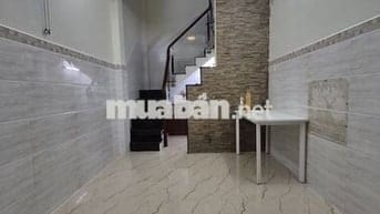 NHÀ BẾN VÂN ĐỒN Q4- SÁT MT- 20m2 - 3 LẦU- GIÁ 3 TỶ NHỈNH