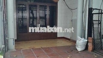 Cho thuê nhà Hẻm oto đường 9 L.chiểu, DT 100m2 có sân để oto giá 8tr