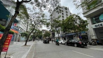 Cần bán nhà Mặt phố An Xá giá 23,9 tỷ, 180m², Lô góc. Kinh doanh tốt.