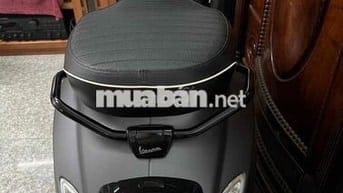 vespa sprint 150 cc màu xám đen