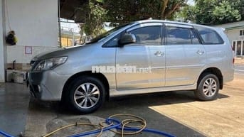 gia dình cần bán Toyota Innova 2015 E