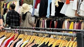 Hiện mình đã có giấy định cư nên sang lại toàn bộ quần áo taị shop