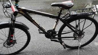 Không có chỗ để xe nên bán xe đạp cứng, chạy tốt, vỏ xe mới thay