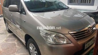 Toyota Innova 2013 2.0E - 110000 km