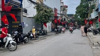 Bán nhà mặt phố Vĩnh Hưng, Hoàng Mai, Dt 75m2, 6t, giá 21.5 tỷ.