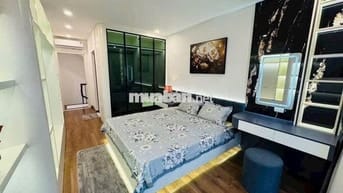 Em đang cần bán nhà 5t,40m tại Bà Triệu,HĐ,mới xây,ngõ to chỉ 8t