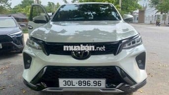 Toyota Fortuner 2022 2.7L 4x4 AT - 9000 km