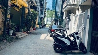 Bán Nhà KBT 3,5 Tầng Khu Phân Lô Hoàng Cầu MB: 125m MT:8,3m.