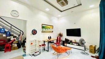 Cho thuê nguyên căn Phan Huy Ích, 3 tầng, 4 phòng ngủ, 3 vệ sinh