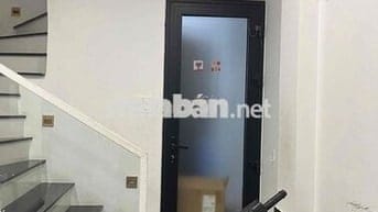 Nhà ở trong hẻm, trần hưng ďạo, Q1, giấy tờ chính chủ