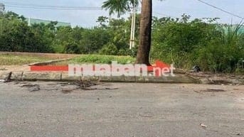 cần bán lô đất 118,6m2 .nằm trong lõi khu đô  thị vệ tinh hòa lac