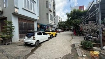 BÁN NHÀ PHỐ VIỆT HƯNG - LÔ GÓC - Ô TÔ VÀO NHÀ   Diện tích: 68m² 