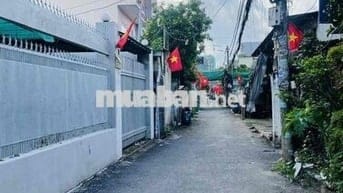 Nhà cấp 4 DT 125m2 hẻm xe hơi gần Phạm Văn Đồng- cầu vượt Linh Xuân