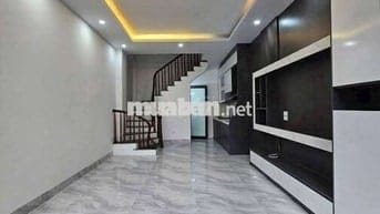 Nhỉnh 5 tỷ - Văn Tiến Dũng - 5 tầng 3 ngủ - sát phố - 1 nhà ô tô tránh