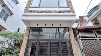 Ôtô vào /4tầng / gần công viên thạch bàn long biên  bán zá 5ty56