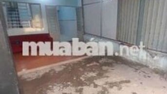 Nhà sạch sẽ ,có sân rộng đậu đc 2 xe bagac trong nhà ,vô ở liền