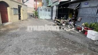 Quận 4, nhà 2 tầng 2 phòng ngủ, hẻm 3m, shr, 2.x tỷ