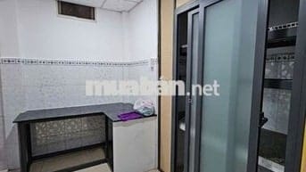 Sát mặt tiền  Trung Tâm Q4  NGANG 4.6 DÀI 12  đúc bê tông
