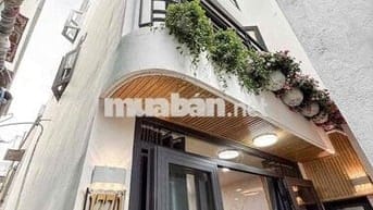 Nhà đẹp full nội thất 1 trệt 2 lầu 3 PN cách MT vài bước chân