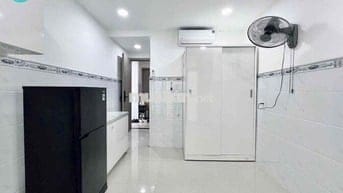 STUDIO CỬA SỔ BANCOL VỪA HOÀN CÔNG NGAY NGÃ 4 HÀNG XANH GẦN HUTECH VLU