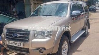 Cần bán xe 7 chổ đời 2008 máy dầu số tự động