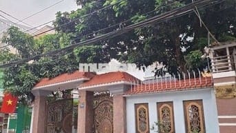 Nhanh khách ơi , biêt thự đẹp ,vi trí vip, khu vực đông đúc .giá hời .
