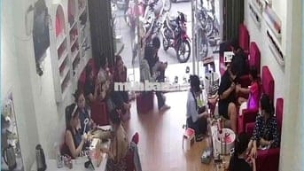 sang tiệm nail đông khách đường lớn
