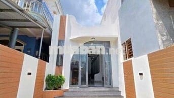 EM Bán căn nhà thiết kế theo phong cách hiện đại, tọa lạc gần Chợ Th
